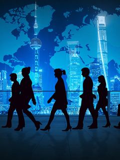 五一爸妈出国游,邻居大妈破防